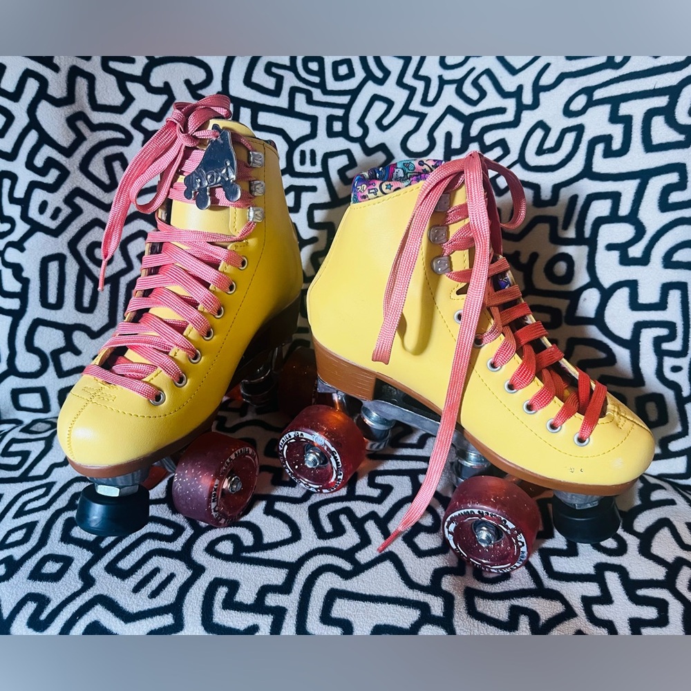 Kids’ Moxie Roller Skates EUC Size 3 Youth With Box